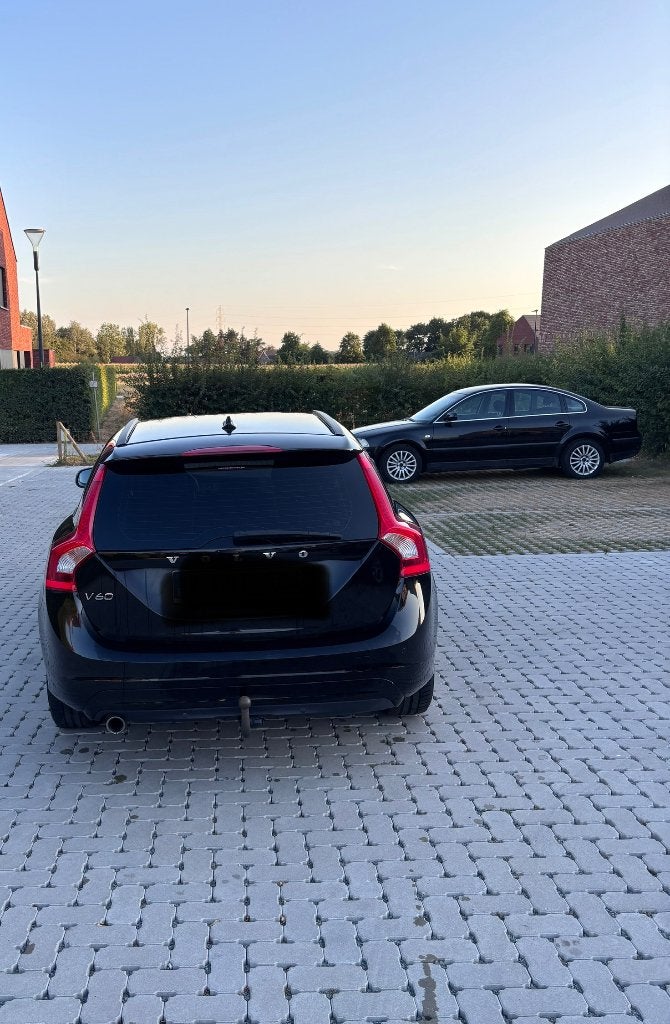 Volvo V60 D4 Diesel – 2018 – 106.272 km, Auto's, Volvo, Voorwielaandrijving, Stof, Zwart, V60