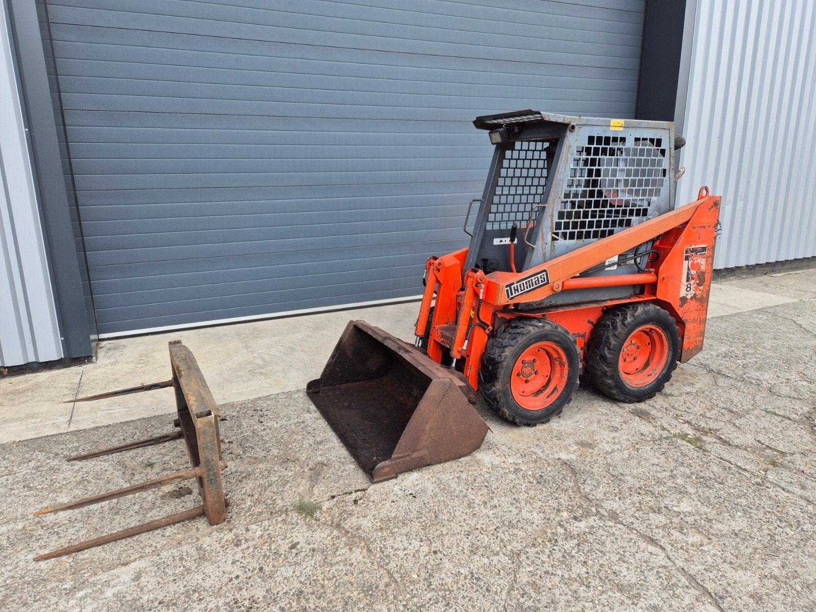 Chargeuse compacte Thomas T83S, Articles professionnels, Machines & Construction | Pièces, Enlèvement