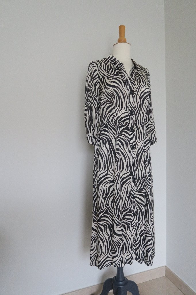 Midi doorknoopjurk Xandres - M 34, Zwart, Ophalen of Verzenden, Maat 34 (XS) of kleiner, Gedragen