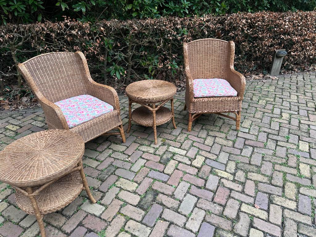 Rieten zetels + bijzettafels, Huis en Inrichting, Tafels | Bijzettafels, Overige materialen, Rond, 55 tot 75 cm, Zo goed als nieuw