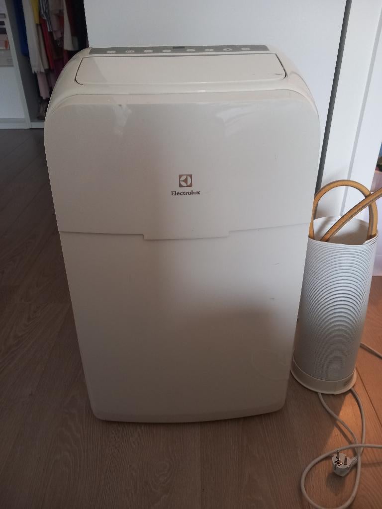 Mobiele airco electrolux, Ophalen, Koelen en Ontvochtigen, Minder dan 60 m³, 3 snelheden of meer