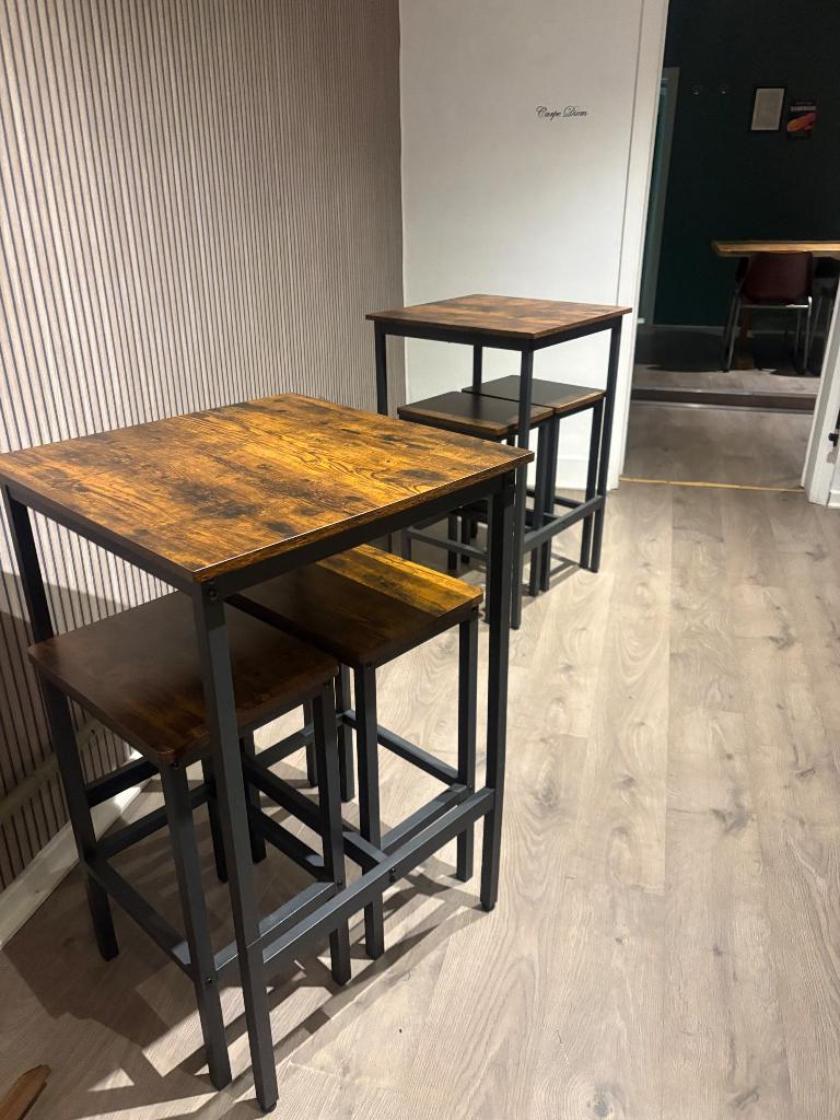 Bartafel met barkrukken, Ophalen, Zo goed als nieuw