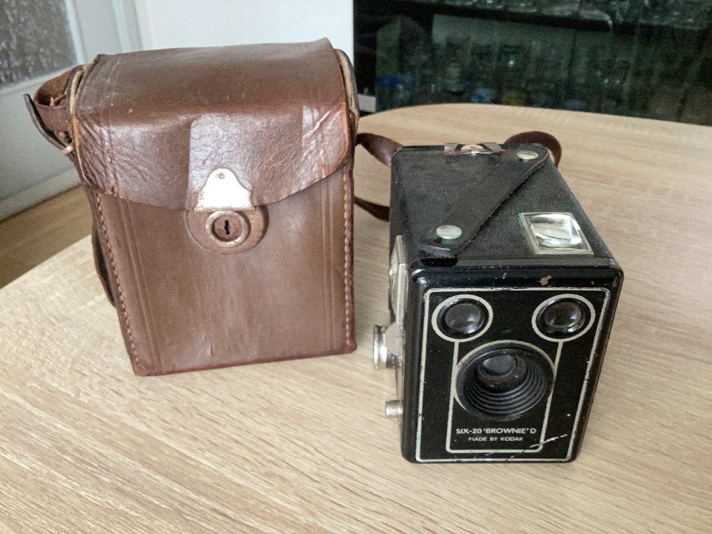 Ancien appareil photo KODAK six-20 BROWNIE D, Enlèvement, 1940 à 1960, Appareils photo
