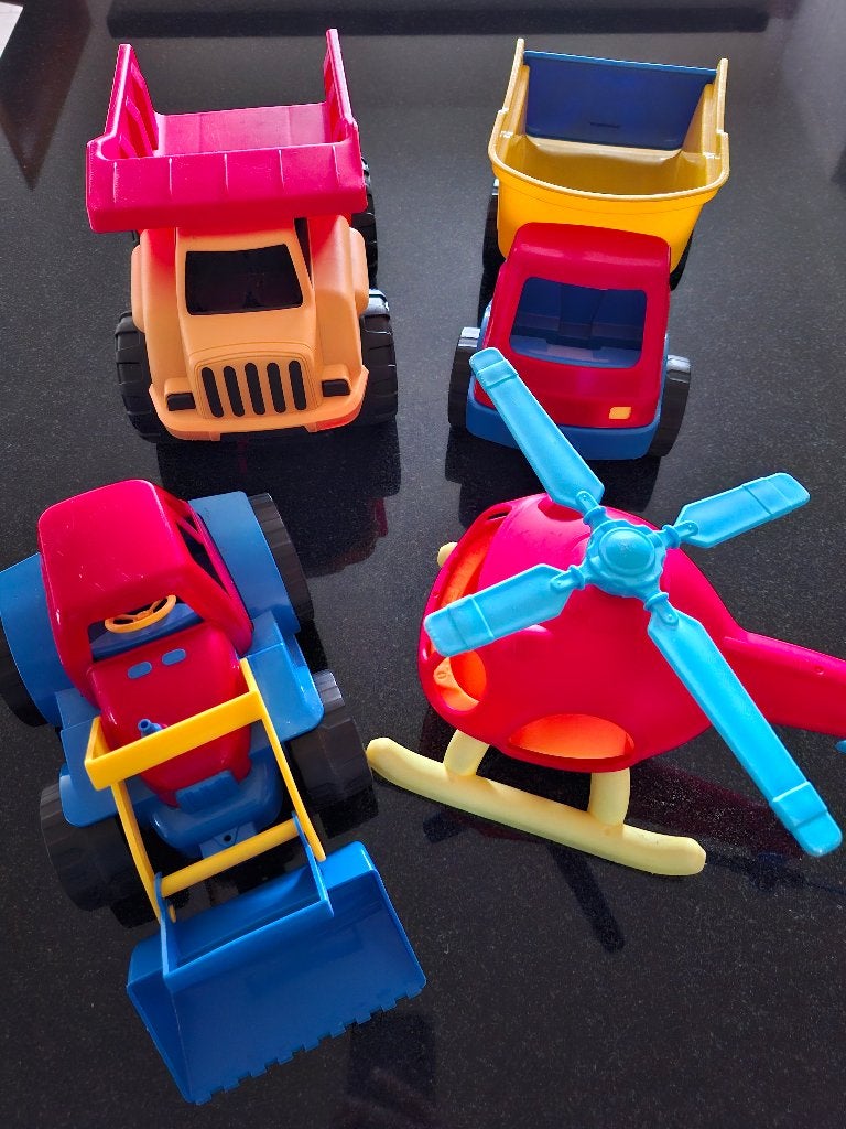 Vrachtwagens, bulldozer en helikopter, Ophalen