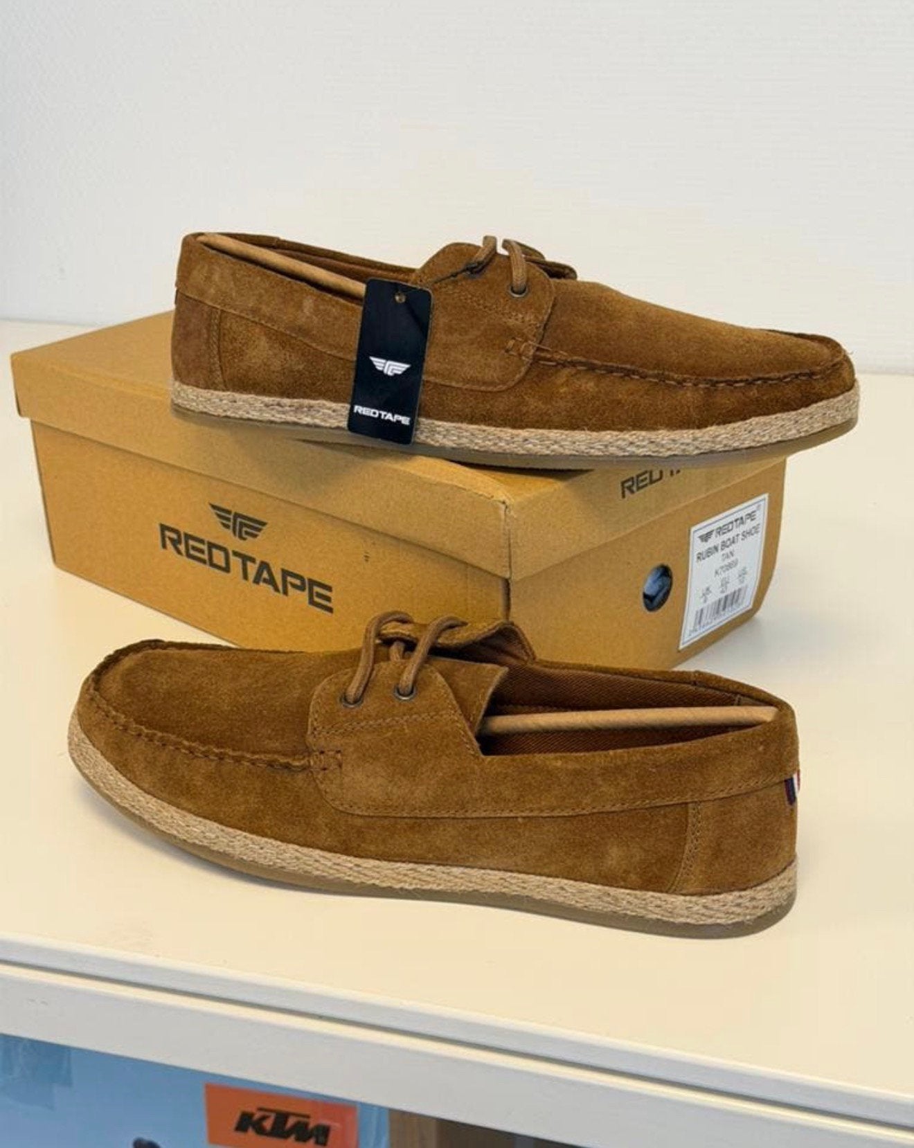 RedTape Rubin Boat Shoe Suede Tan hommes, chaussures EU 43,, Vêtements | Hommes, Chaussures, Neuf, Enlèvement ou Envoi, Chaussures à lacets