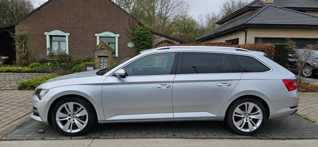 Skoda Superb iV Hybrid Automatic, voiture LED avec TVA., Autos, Argent ou Gris, Achat, Euro 6, Entretenue par le concessionnaire