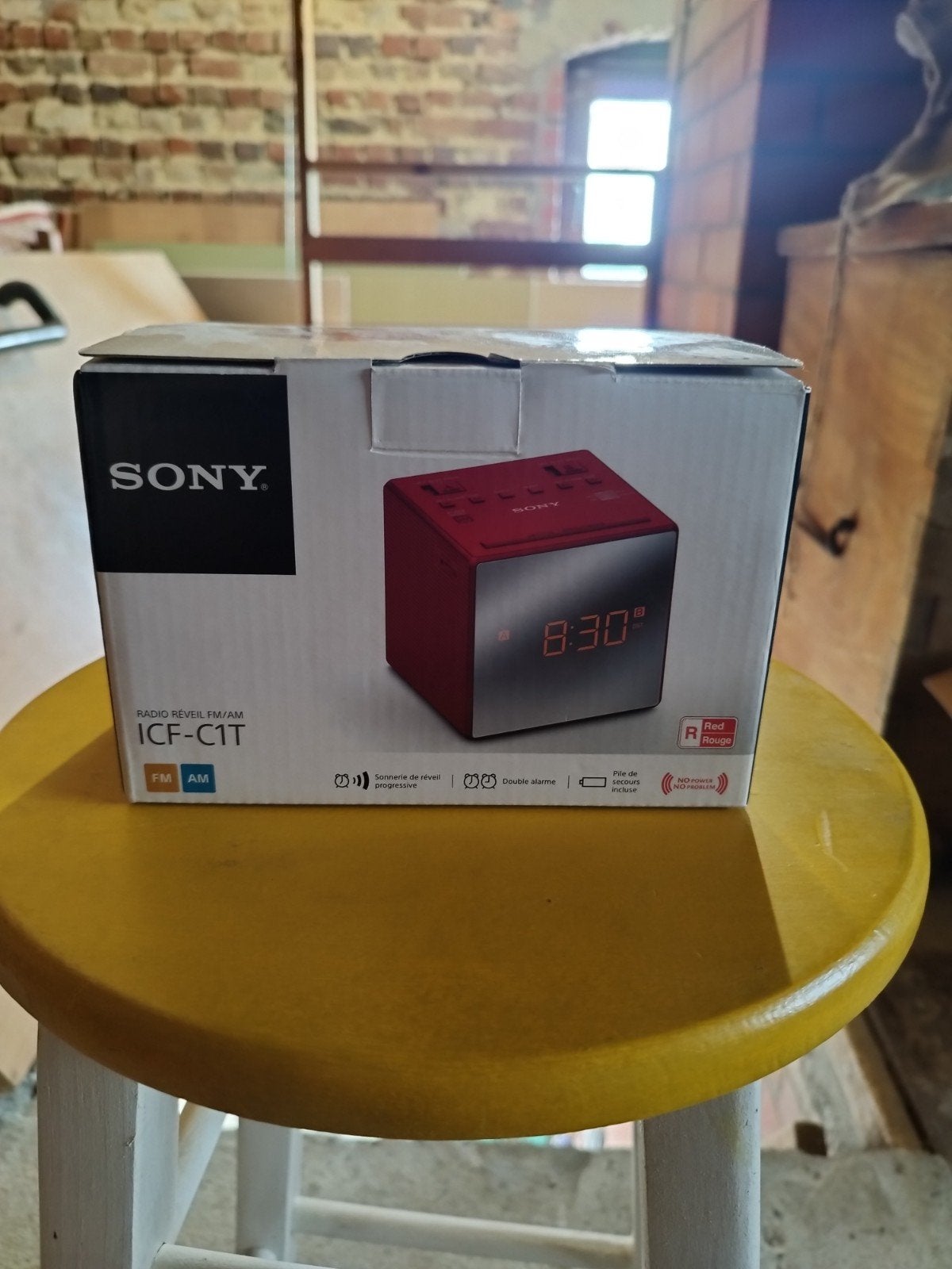 Wekkerradio Sony (nieuwstaat), Ophalen