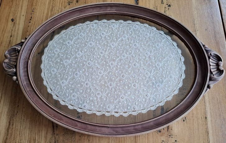 Oud Frans houten dienblad met kanten kleedje tussen glas, Ophalen of Verzenden