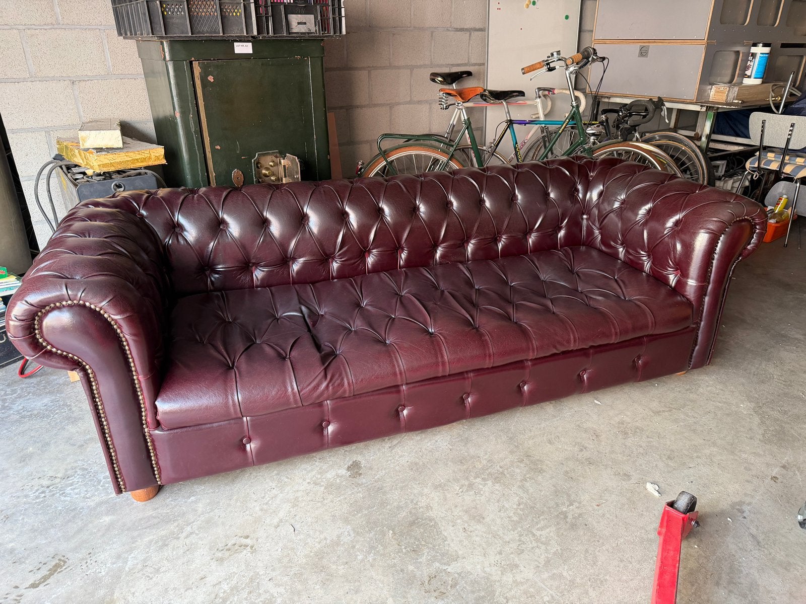 Chaise Chesterfield, Enlèvement