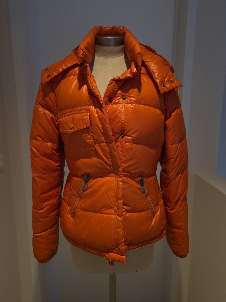 Moncler donsjas oranje met capuchon, maat 2 (S/M), Taille 38/40 (M), Enlèvement ou Envoi, Moncler, Comme neuf