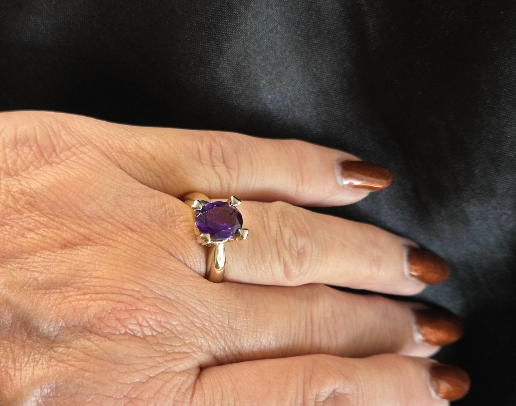 Gouden Vintage ring met edelsteen amethist. 2026/718, Paars, Ophalen of Verzenden, Zo goed als nieuw, 17 tot 18