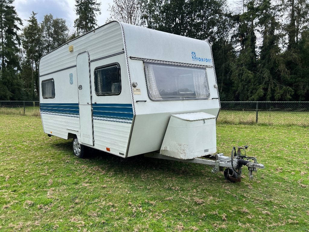 Knaus Komfort K 450 uit 1976 Retro caravan. 748 Kilo. NL., Caravans en Kamperen, Standaardzit, 2 aparte bedden, Particulier, 4 tot 5 meter