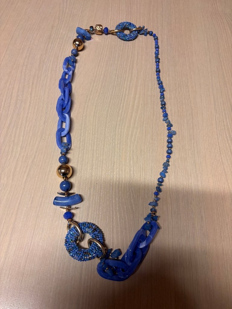 Blauwe halsketting in heel goede staat, Bijoux, Sacs & Beauté, Colliers, Enlèvement ou Envoi, Comme neuf, Bleu