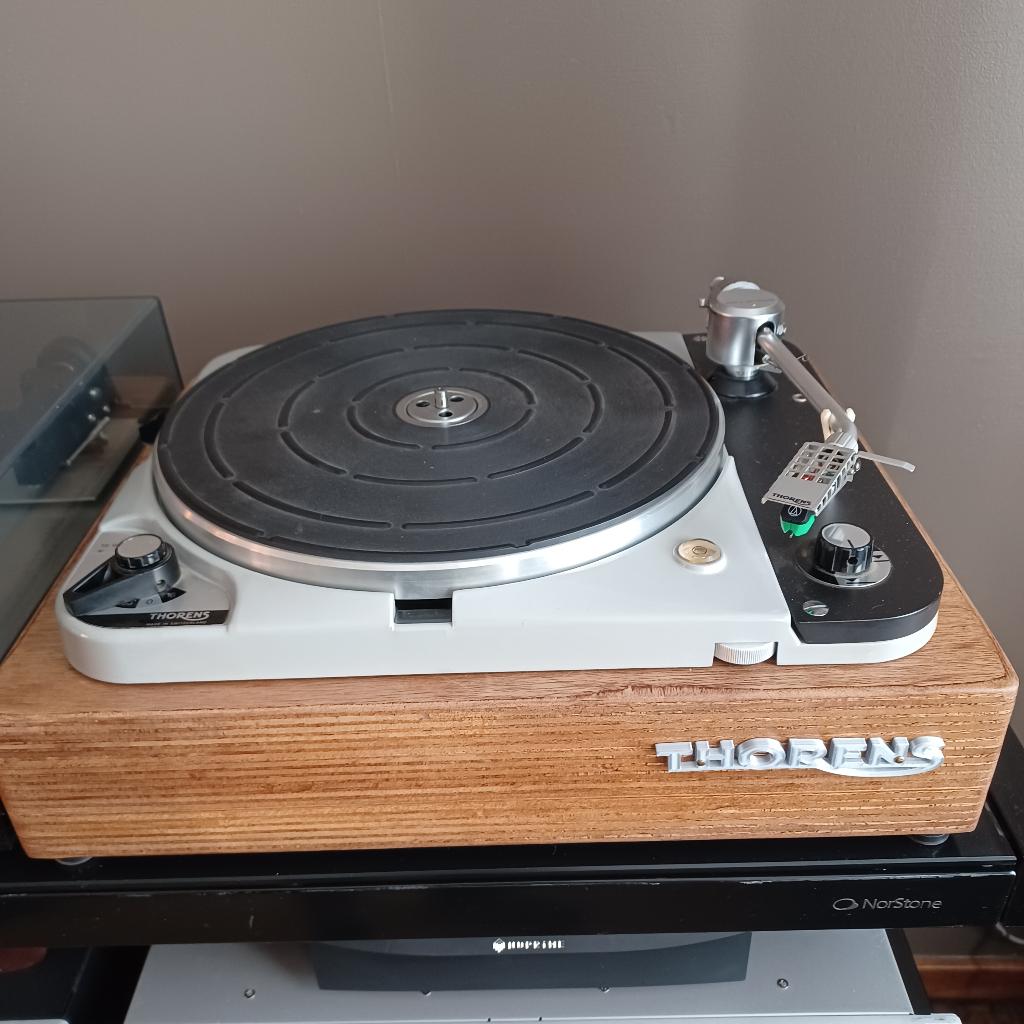 Thorens TD124 avec bras de lecture TP14, TV, Hi-fi & Vidéo, Tourne-disques, Enlèvement, Comme neuf, Tourne-disque, Thorens