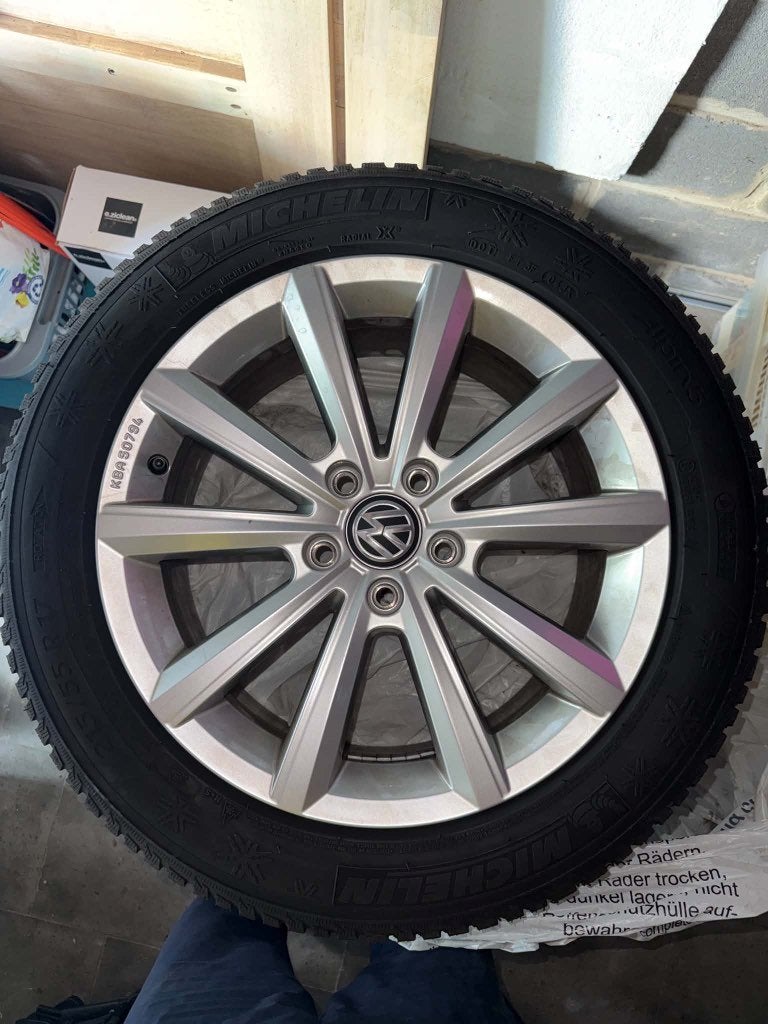 Jantes et pneu hiver VW VOLSWAGEN, Enlèvement ou Envoi, Véhicule de tourisme, 17 pouces, Utilisé