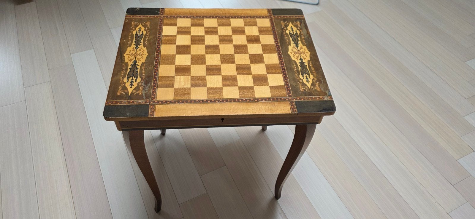 vintage schaaktafeltje met muziekdoosje, Minder dan 55 cm, Gebruikt, Vintage, Rechthoekig
