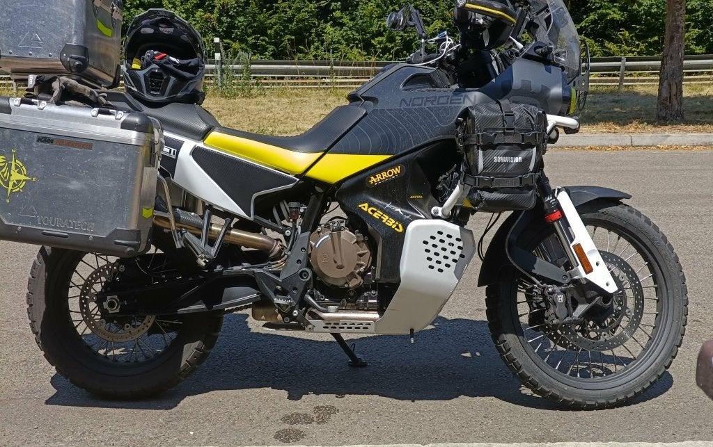 Husqvarna Norden 901, 2 cilinders, Traction Control, 889 cc, Particulier