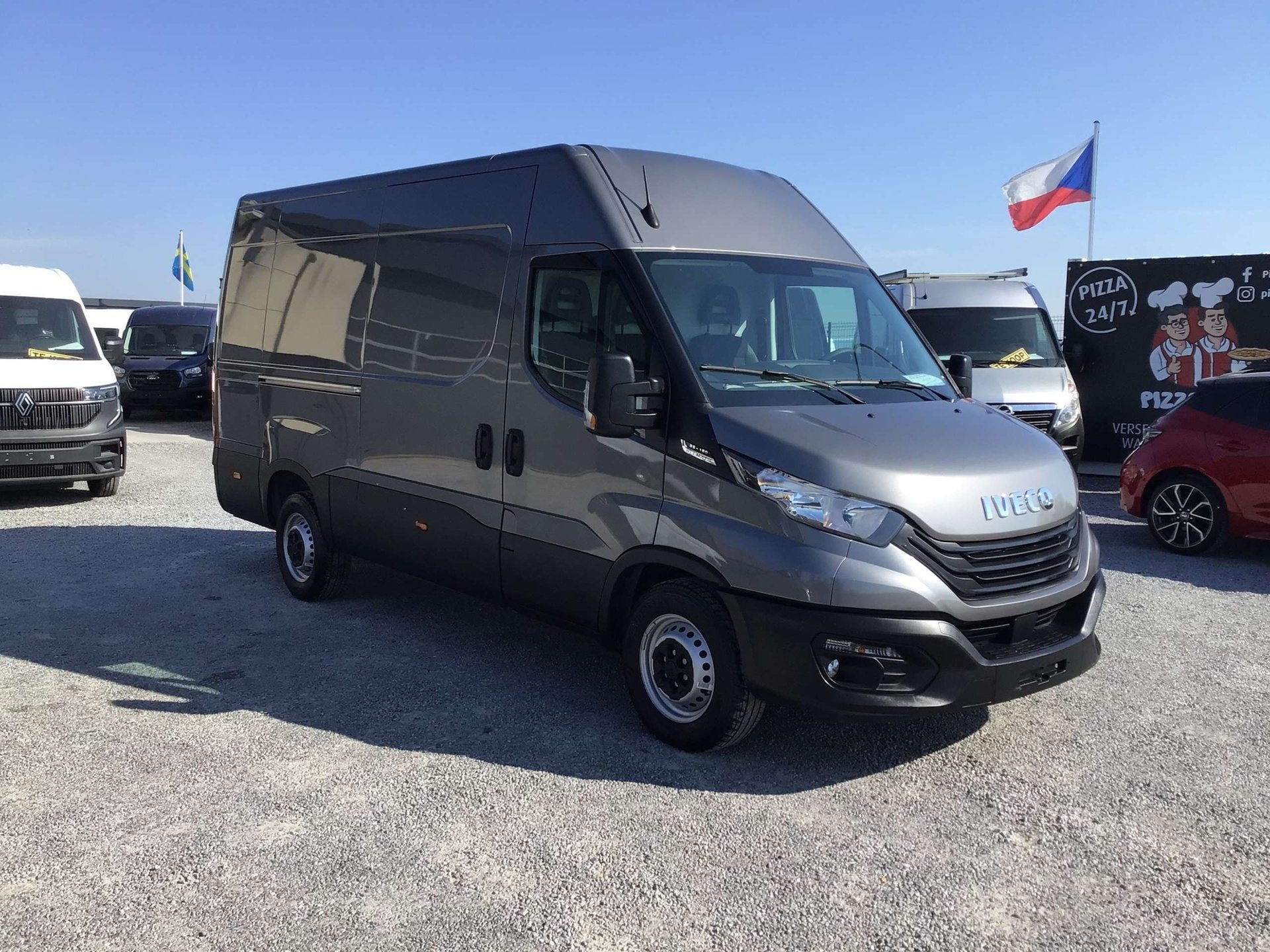 Iveco Daily l3h2 160pk automaat 2023 10km full/option 36950e, Auto's, Automaat, Stof, Gebruikt, 4 cilinders