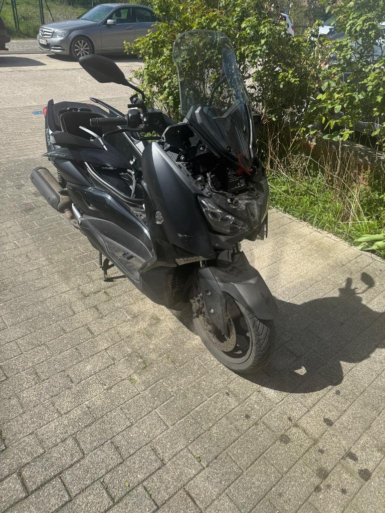 Xmax accidenté, Particulier
