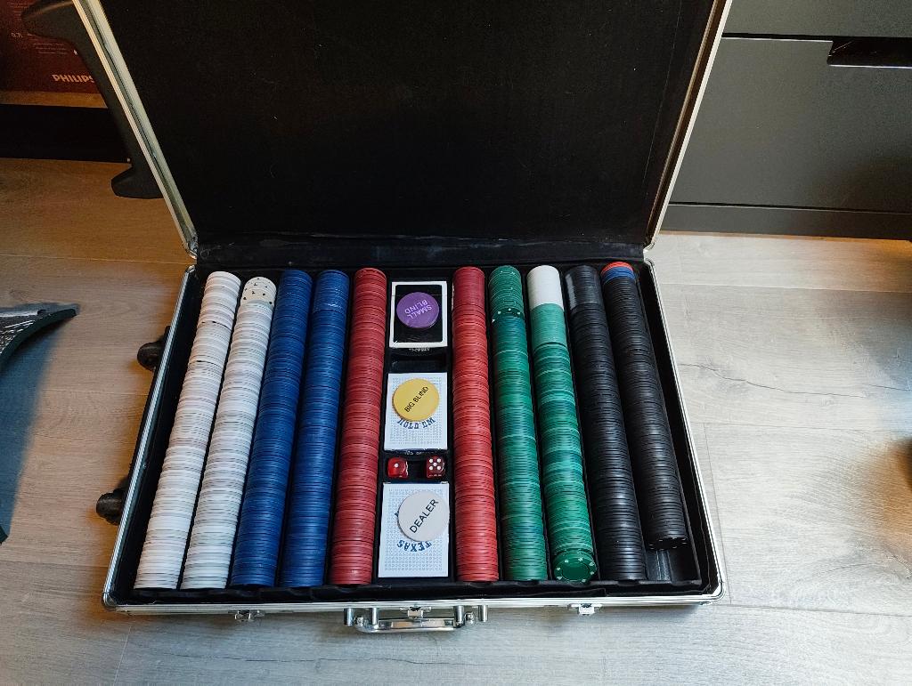 Poker chips, Hobby en Vrije tijd, Gezelschapsspellen | Kaartspellen, Vijf spelers of meer, Ophalen, Gebruikt
