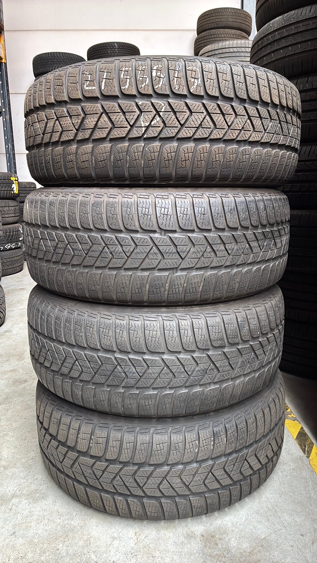 Pneus d'hiver 2155517 215/55/17 215/55R17 marque Pirelli, Enlèvement