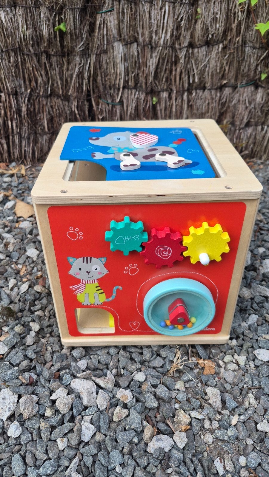 Houten activity cube, Ophalen