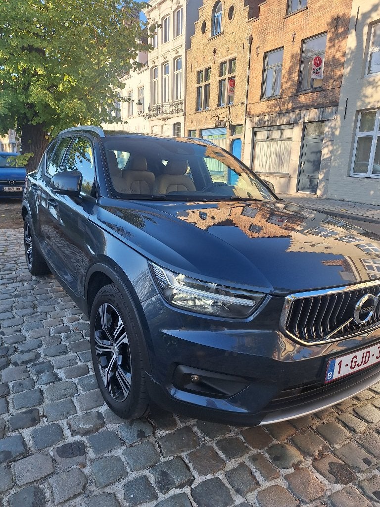 Perfecte Volvo XC40 T4 Recharge Plug-in Hybride Inscription, Auto's, Dealer onderhouden, 1800 kg, Blauw, Leder
