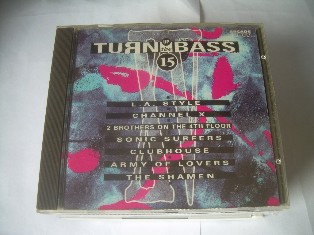 CD - TURN UP THE BASS - VOL 15, Cd's en Dvd's, Cd's | Verzamelalbums, Ophalen of Verzenden, Zo goed als nieuw, Dance