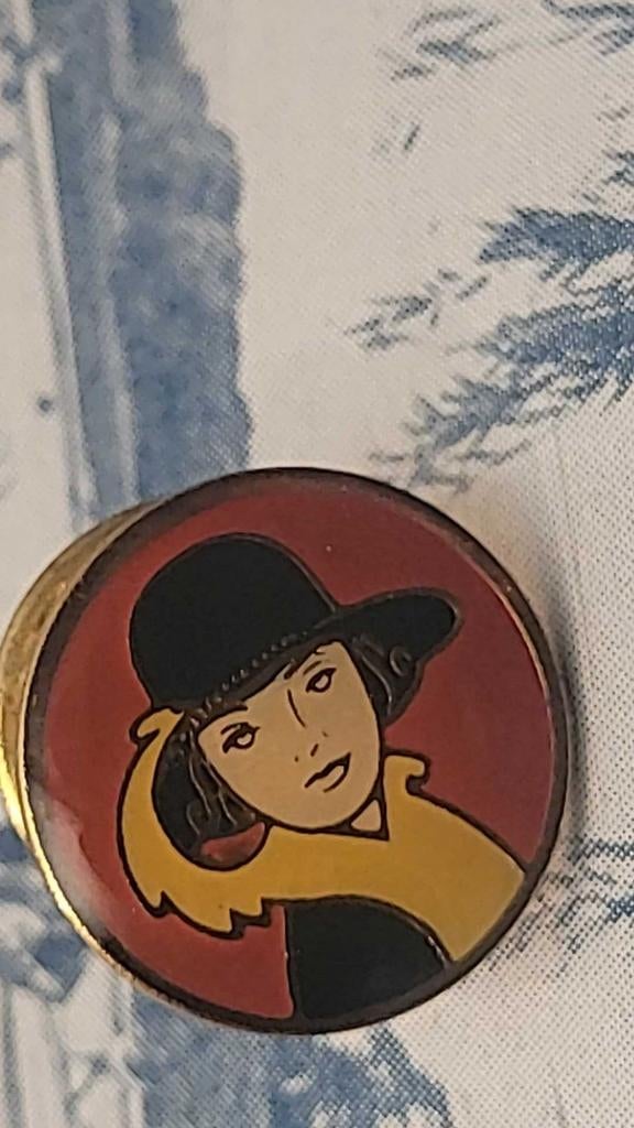 Pin's Miss Belga, Comme neuf, Marque, Insigne ou Pin's