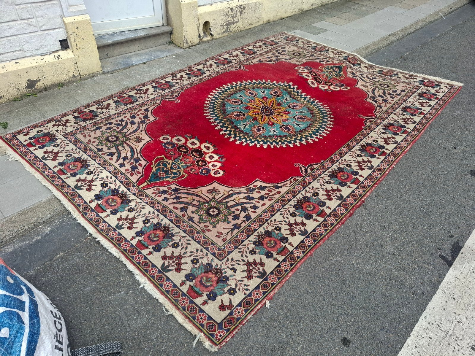 Splendide tapis 300 par 200cm, Ophalen