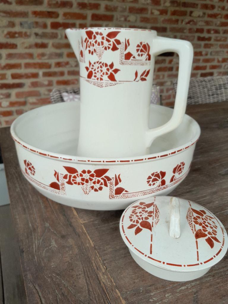 Oude waskom met kan en zeepbakje, Ophalen
