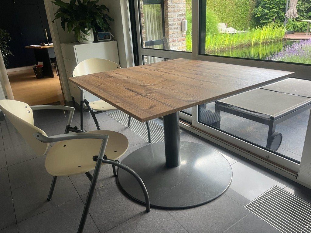 Vierkante tafel en optioneel stapelbare stoelen armleuningen, Huis en Inrichting, Ophalen, 100 tot 150 cm, Rond, Zo goed als nieuw