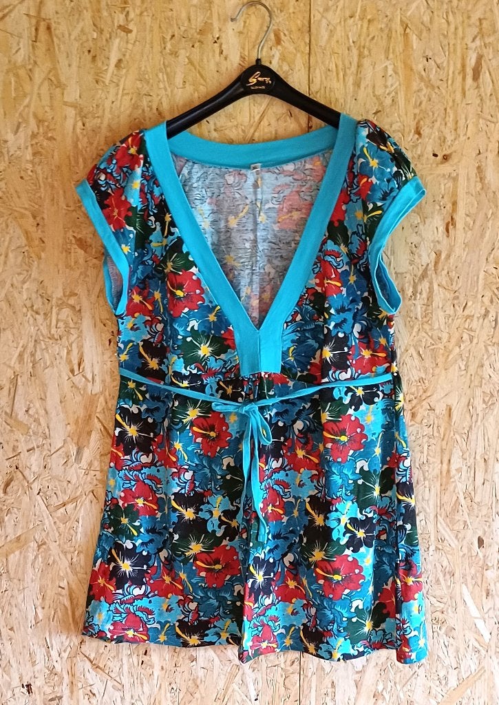 Mooi fris bloemen t-shirt NIEUW, Ophalen of Verzenden, Nieuw, Maat 42/44 (L), Meerkleurig