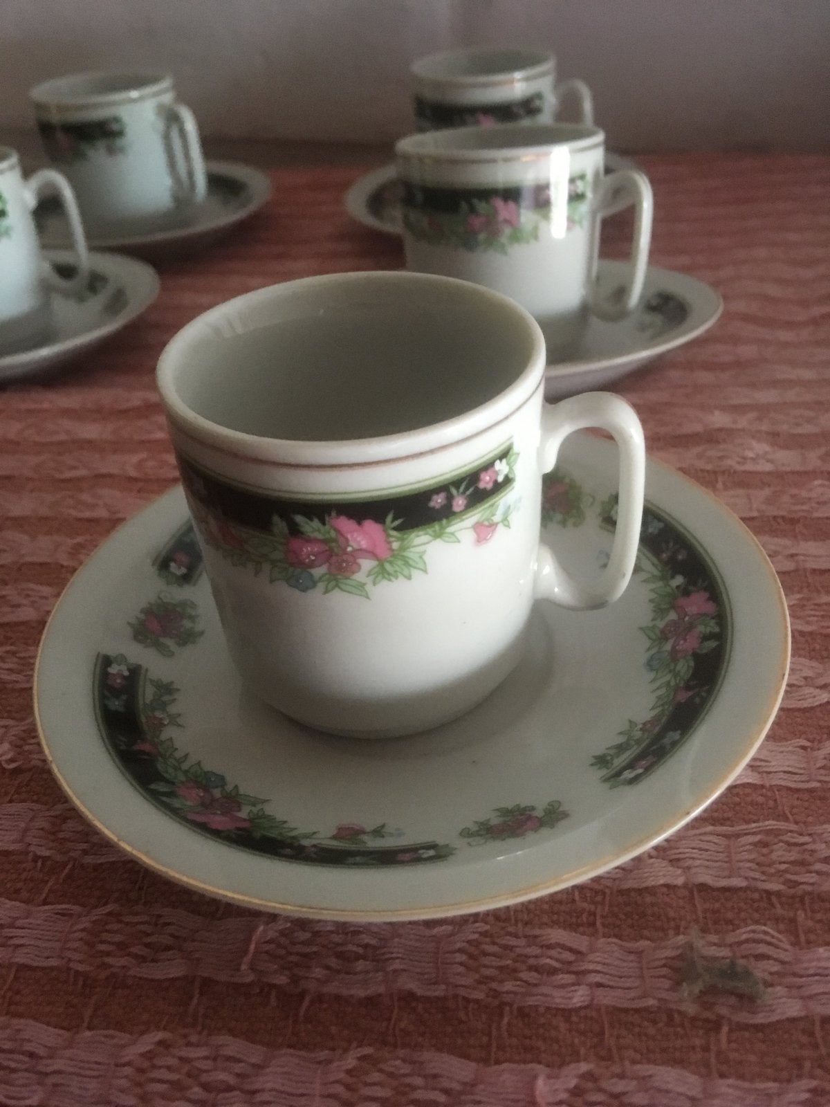 Tasses à moka+soucoupes, Enlèvement