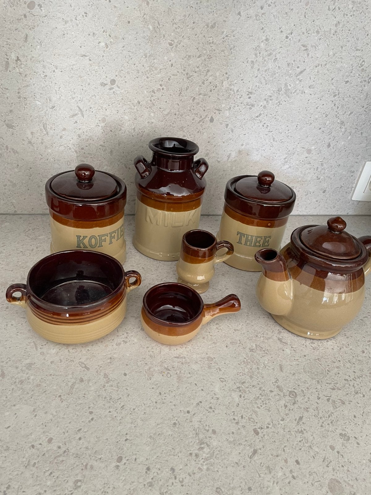 Vintage aardewerk servies set, Huis en Inrichting, Ophalen of Verzenden, Zo goed als nieuw, Aardewerk