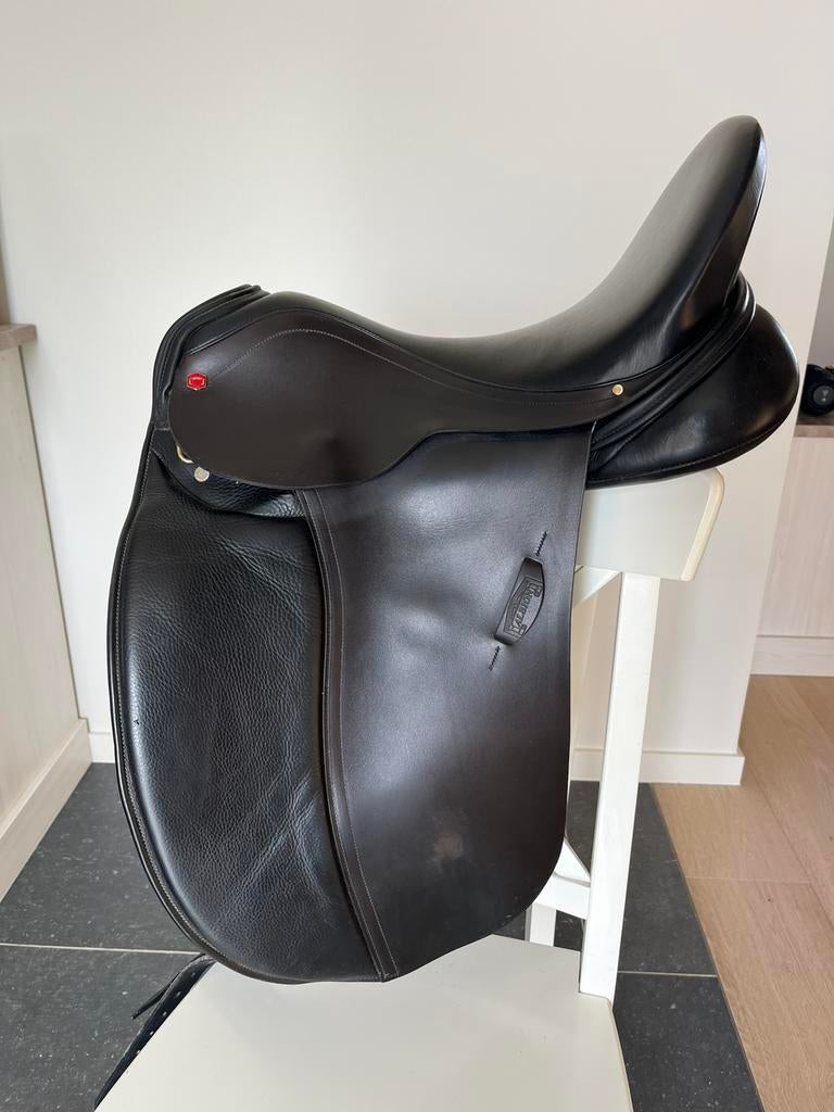 Albion SLK dressuurzadel 18inch, Enlèvement, Comme neuf
