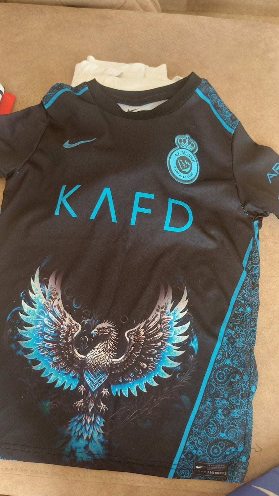 Ronaldo limited edition voetbal tenue, Sport en Fitness, Voetbal, Maat S, Ophalen of Verzenden, Zo goed als nieuw, Shirt