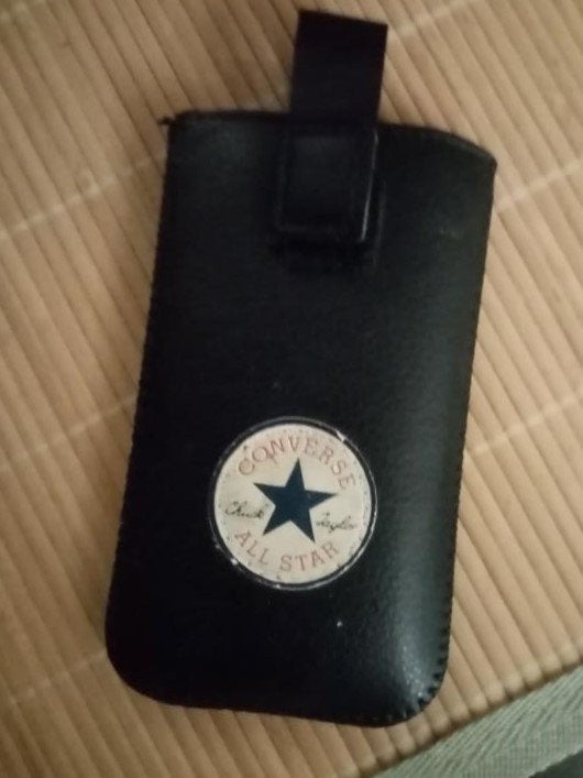 Converse All Star : zwart GSM hoesje universeel 13cm/7,5cm, Telecommunicatie, Mobiele telefoons | Hoesjes en Screenprotectors | Overige merken