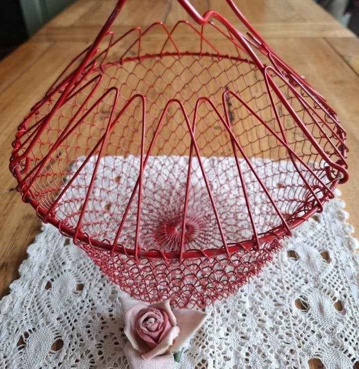 Vintage rood eiermandje/ draadmandje, Ophalen of Verzenden