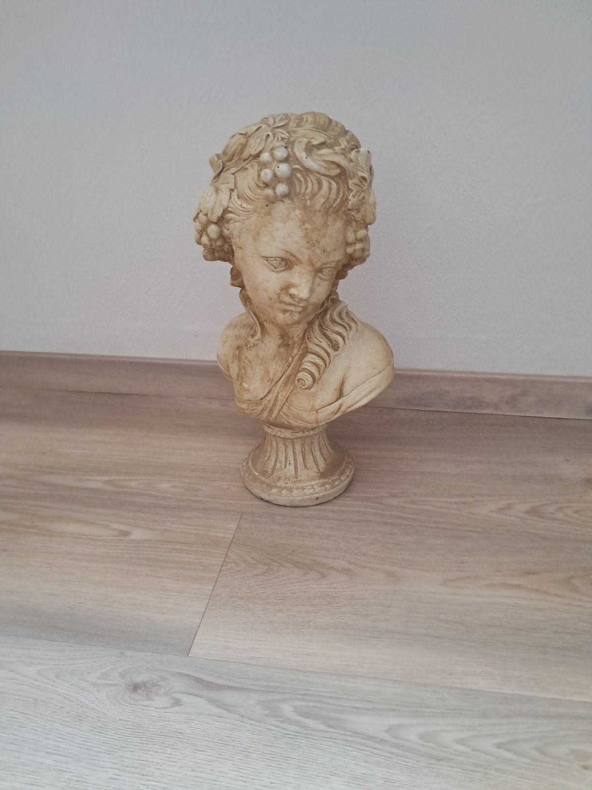 Mooi en zwaar beeld van steen., Antiek en Kunst, Ophalen, Beeld