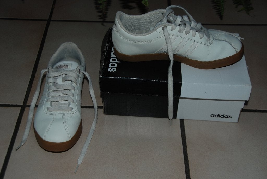 Jolies baskets de tennis adidas blanches Pointure 38 TBon!, Vêtements | Femmes, Enlèvement ou Envoi, Adidas, Chaussures de sports