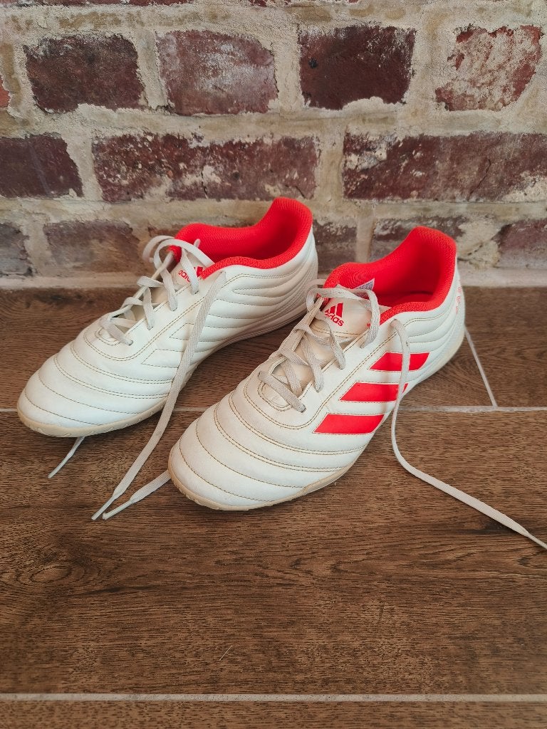 Chaussures Adidas blanches (Football) - Taille 43 1/3, Comme neuf, Enlèvement, Adidas, Chaussures de sport