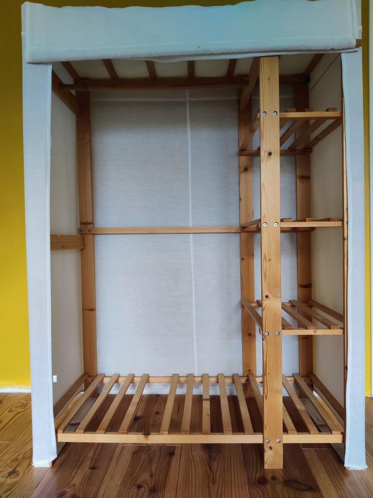 Gereserveerd: gratis kledingrek ( 52 x 99 x 137), Ophalen