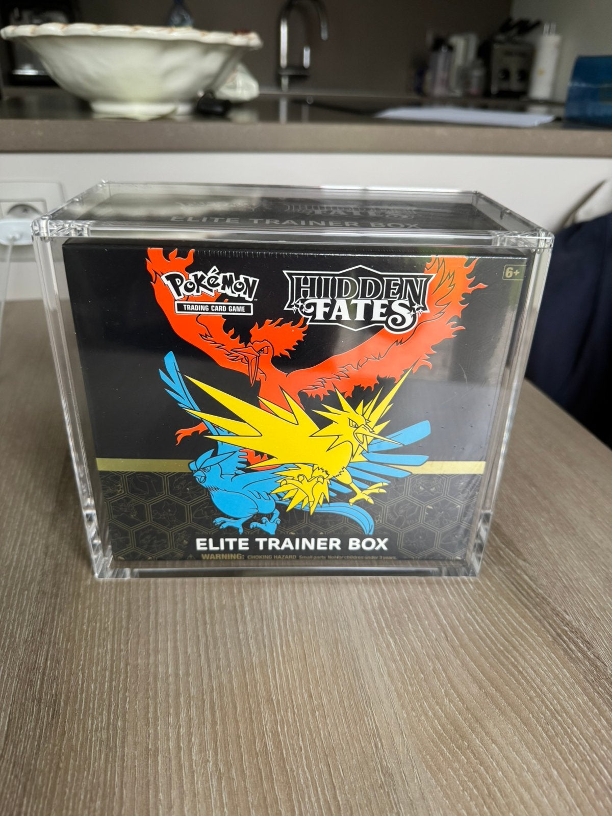 Hidden fates etb sealed + acryl, Ophalen of Verzenden, Zo goed als nieuw