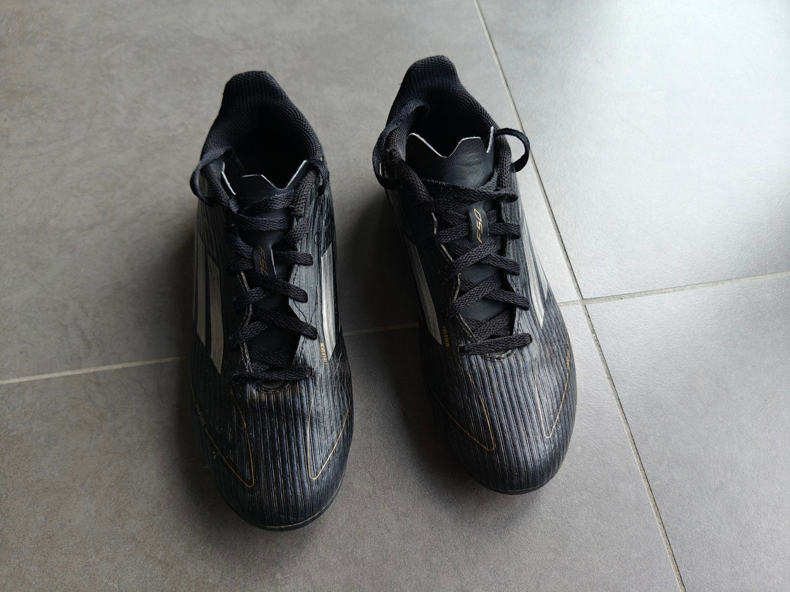 Voetbalschoenen kind Adidas - maat 36,5, Sport en Fitness, Ophalen, Schoenen