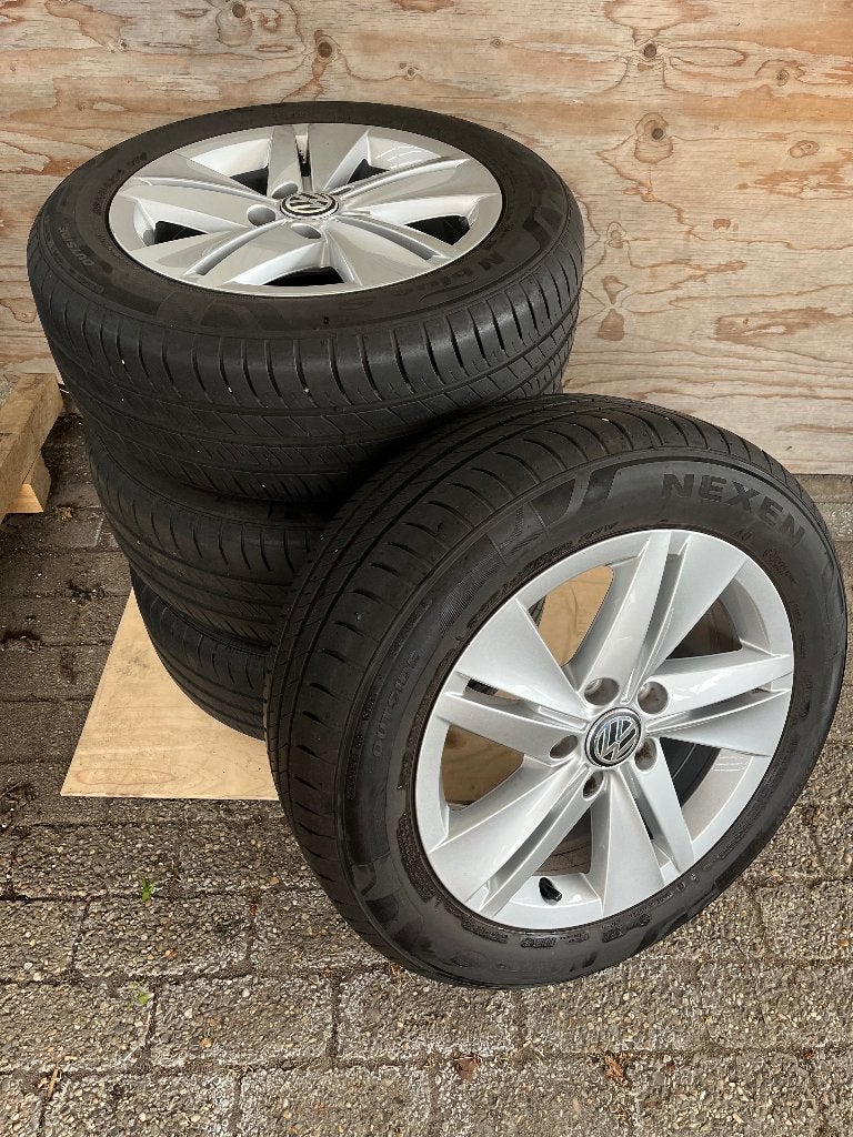 Volkswagen banden op velg zomer, Ophalen, Gebruikt, 16 inch, 205 mm