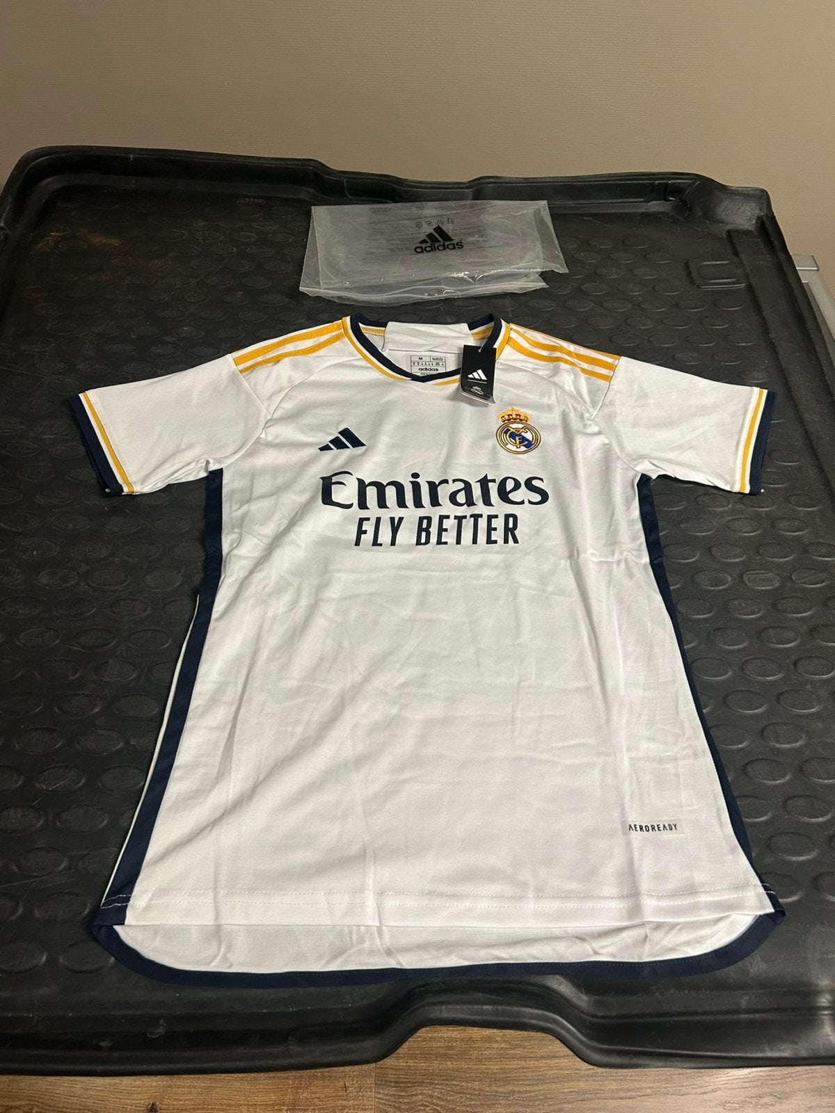 Real Madrid Voetbal T-Shirt | NIEUW!, Sport en Fitness, Voetbal, Maat M, Ophalen, Nieuw, Shirt