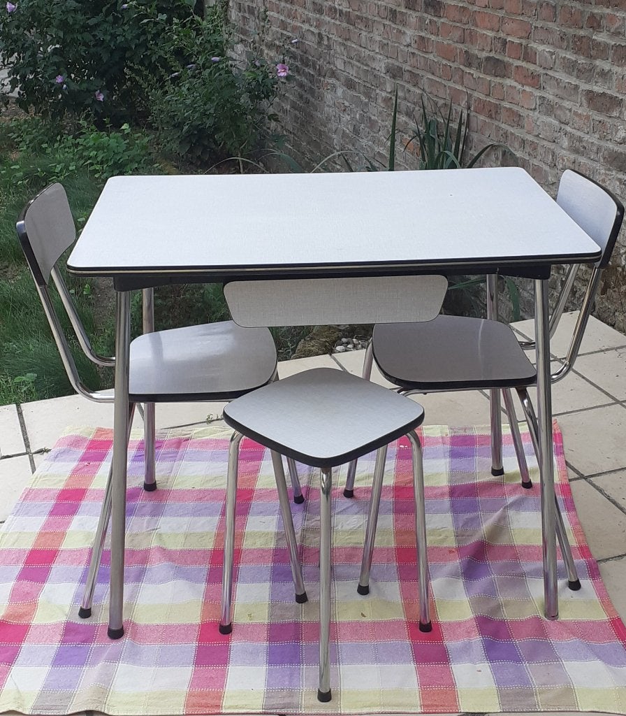 Table de cuisine en Formica + 2 chaises et 1 tabouret, Enlèvement, Utilisé