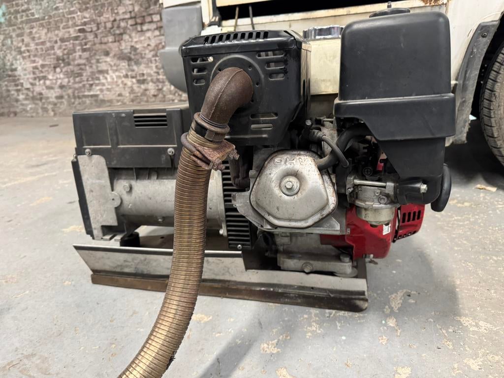 Benzinegenerator van 7,5 kVA — Honda GX390 — 36 uur, Doe-het-zelf en Bouw, Aggregaten, Ophalen, Zo goed als nieuw, 5 tot 10 kVA