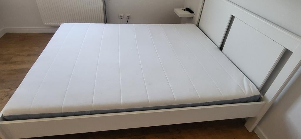 Nouveau lit/sommier à lattes, matelas, commode. Prix réduit, Neuf, 140 cm, Enlèvement, 200 cm
